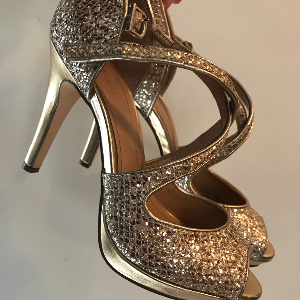 Gold shiny open toed heels-